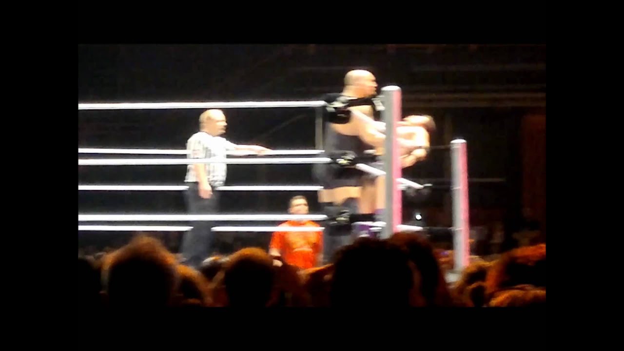 Big Show vs The Miz - WWE Raw 2010 Genève