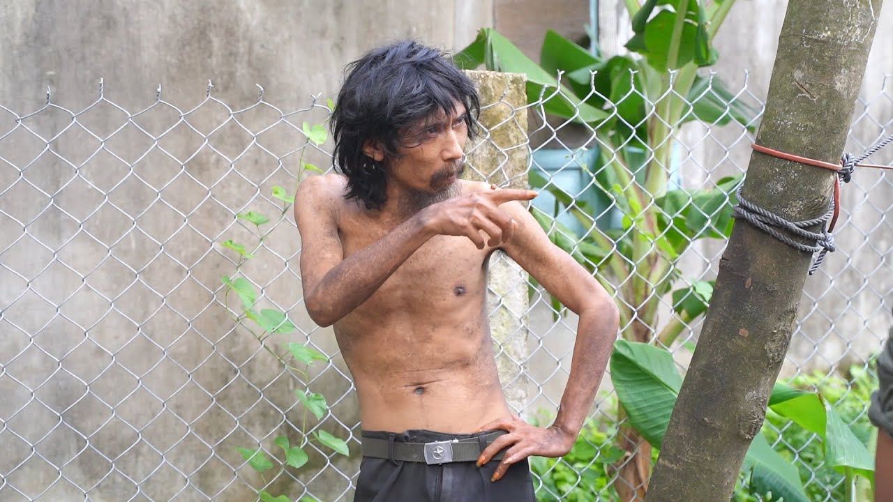 Gay Cấn Hồi Hộp Tiếp Cận Người Đàn Ông Nhiều Năm Không Tắm Ba Mẹ Ruột Không Dám Lại Gần