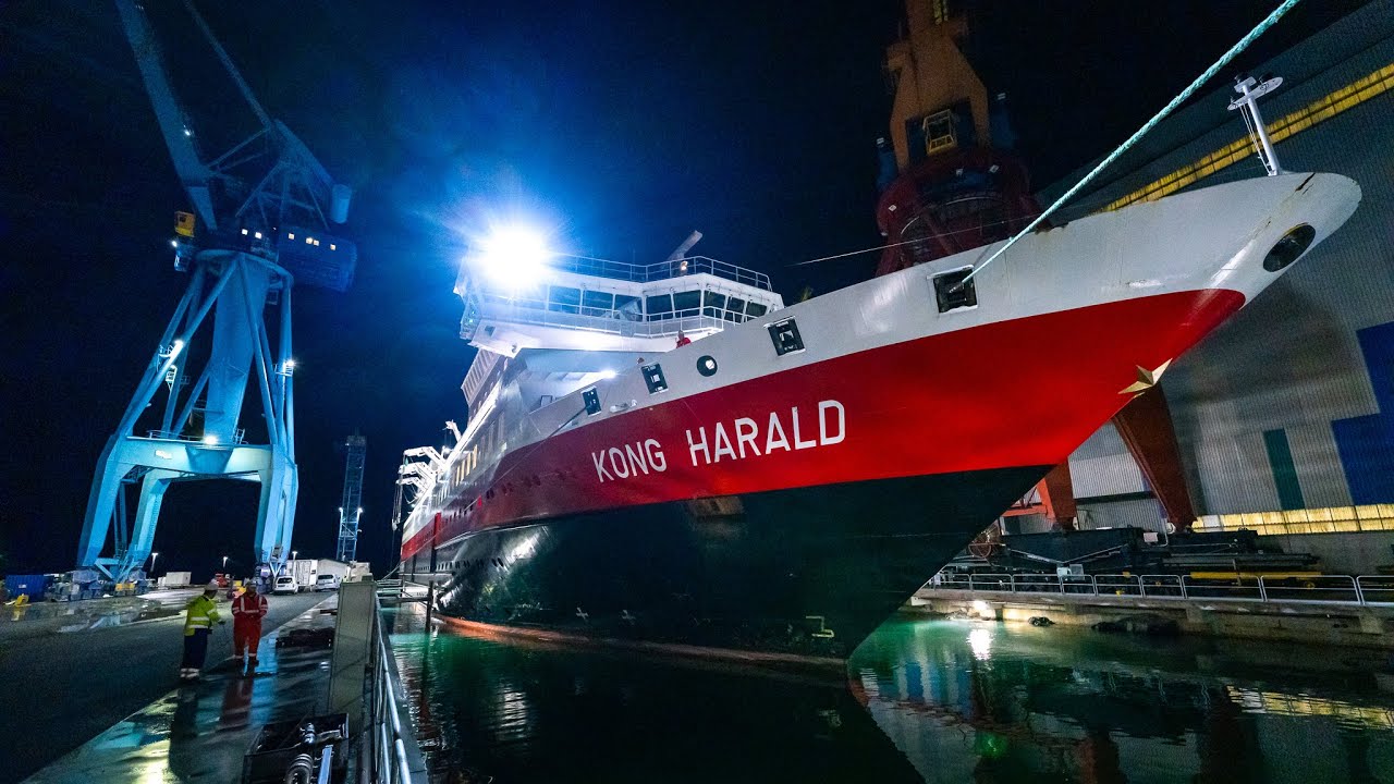 Westcon Yard Florø - Første båt i DOKK VEST - 4K