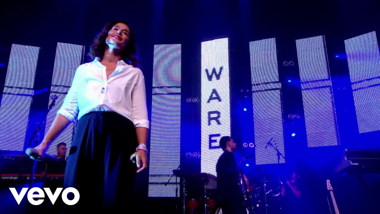 Jessie Ware - Champagne Kisses (Live at Glastonbury 2015)