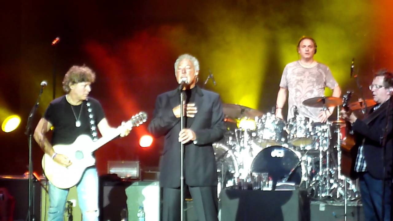 Tom Jones - Delilah - Live - Isle Of Wight Festival - 11 June 2011