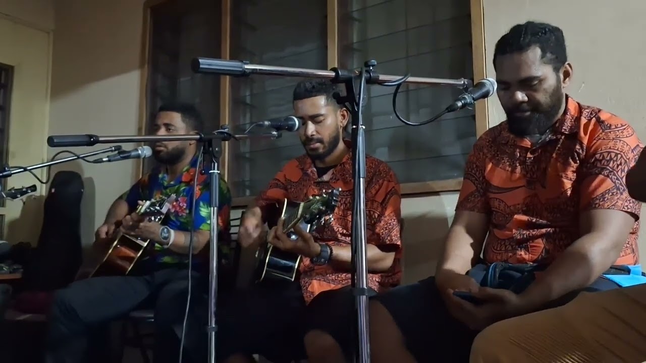 Tu veiyawaki e rui dredre.             voqa kei waitadralagi