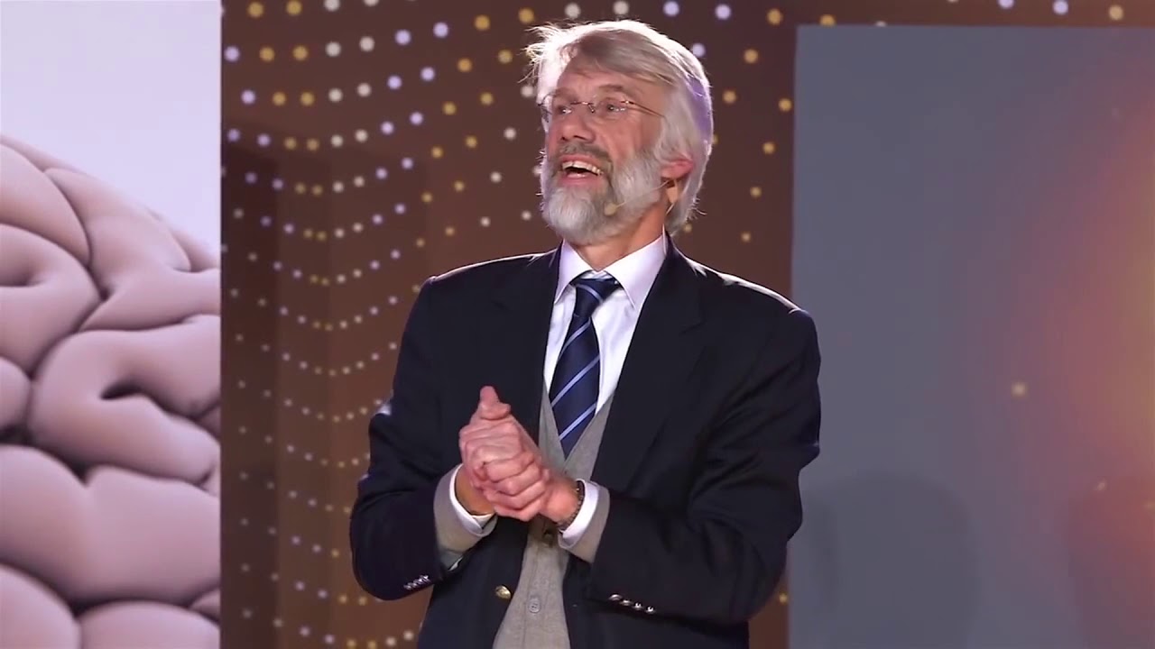 Erik Scherder legt het belang van kauwen uit