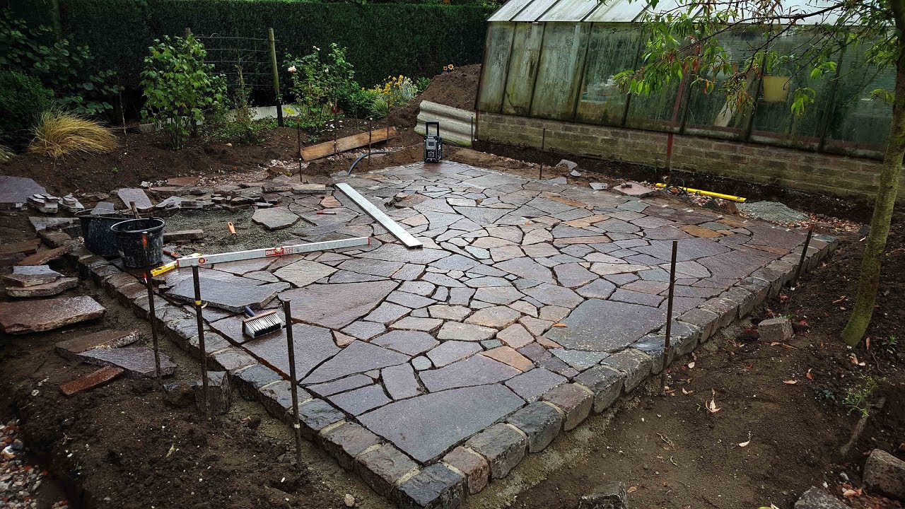 Polygonalplatten verlegen: Terrassengestaltung mit Naturstein (Porphyr)