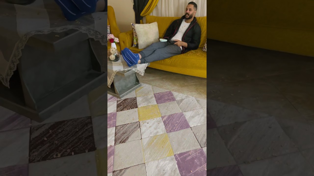 لما تبقوا متخانقين و تضايقوا في بعض 🤦🏻🤣