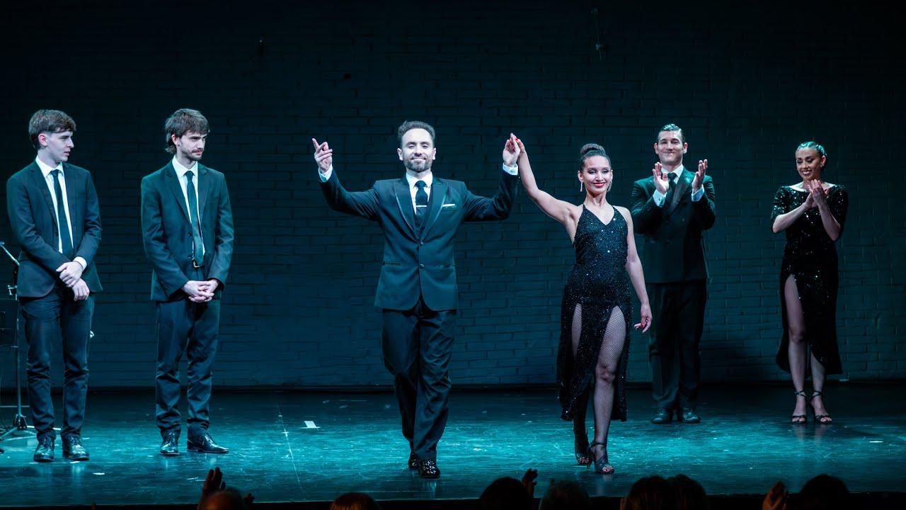 Show MOMENTANGO 2025 dirigido por Leonardo Barri.