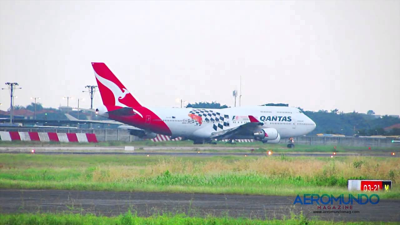 Quantas B747 Taxi and Take Off
