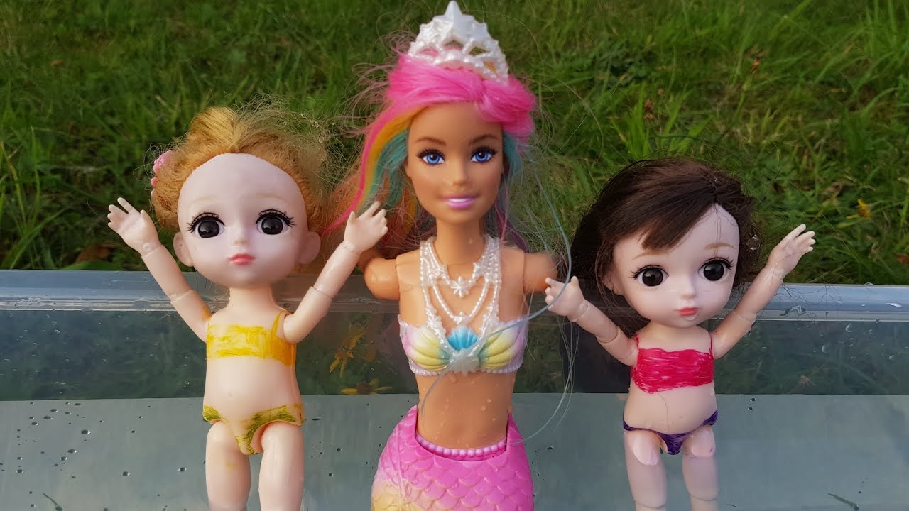 Swimming with Barbie mermaid! Sapphire and Emerald's swimming lesson