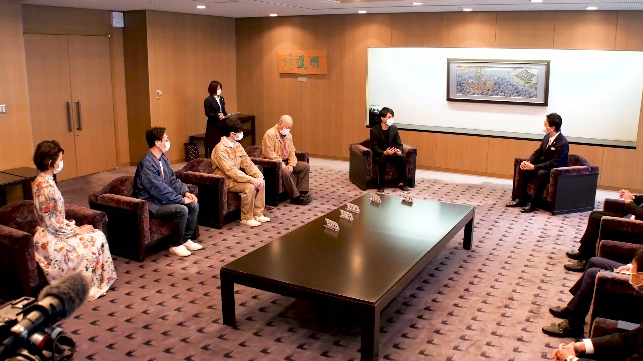 福岡市長高島宗一郎　映画『断捨離パラダイス』萱野孝幸監督、泉谷しげるさんら出演者が福岡市長（福岡フィルムコミッション会長）を表敬訪問されました