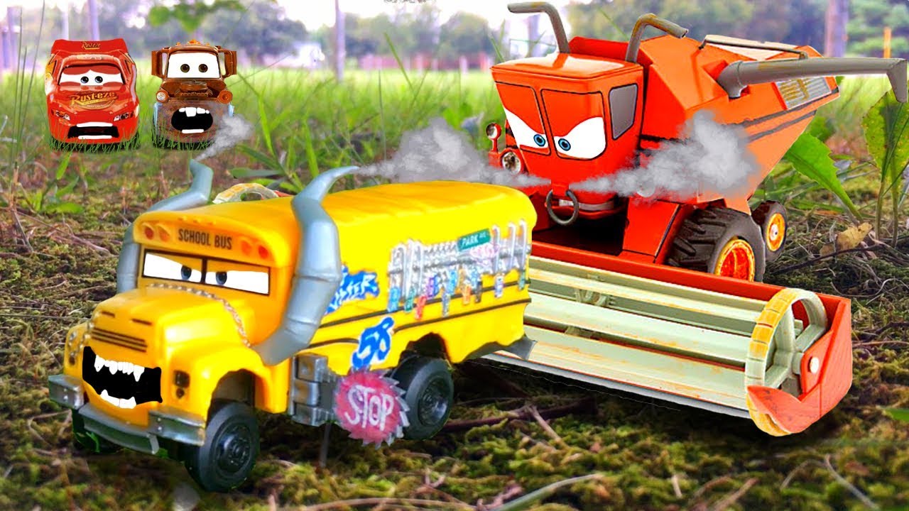 TRACTOR TIPPING Disney Cars Toys Miss FRITTER Chased! FRANK Lightning McQueen Mater Cars TOY Movie