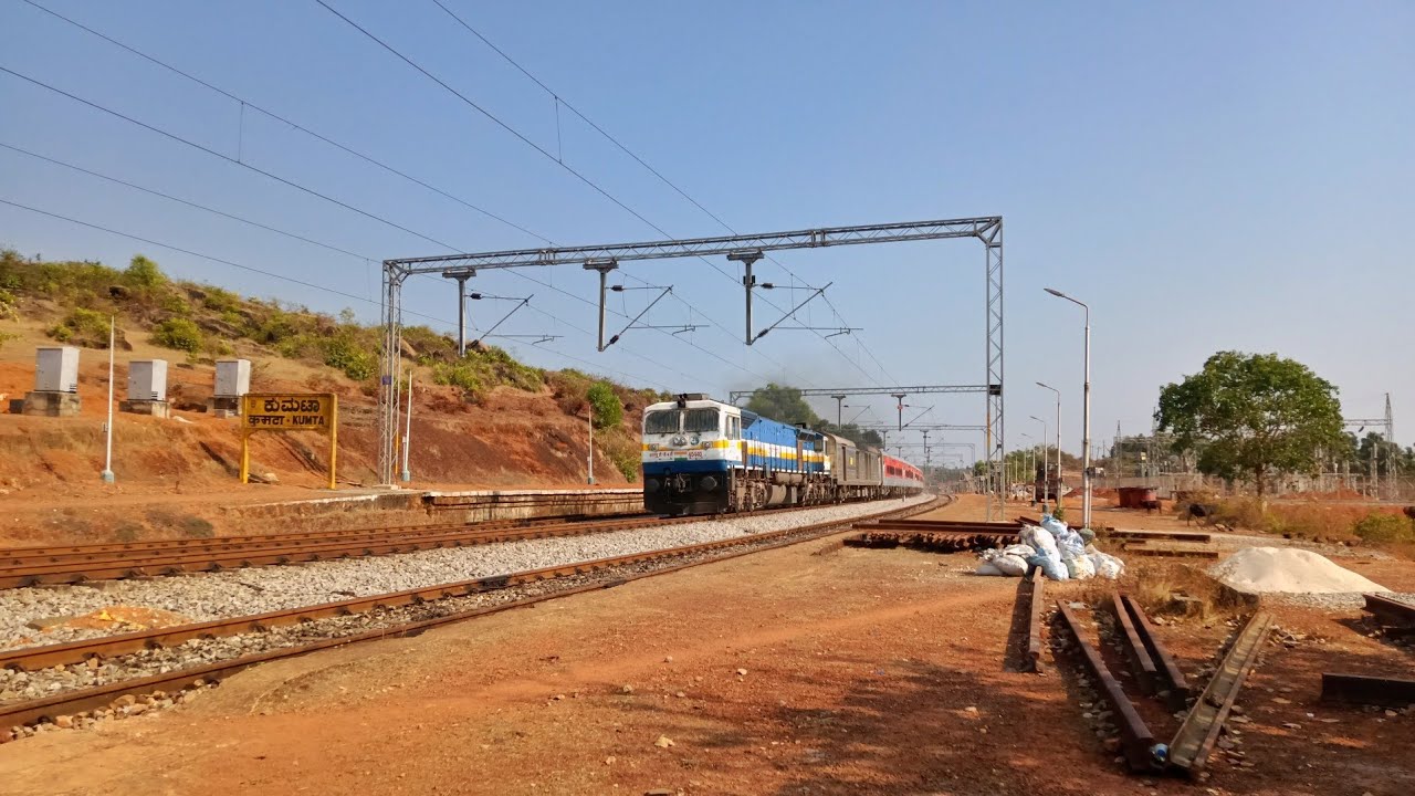KR Diesel Days | WDP4D hauled 06083 Thiruvananthapuram Central - H. Nizamuddin Special skips Kumta