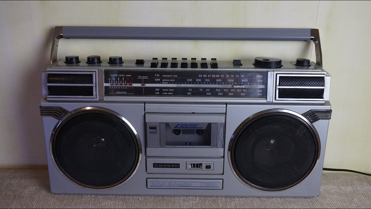 Sanyo M9927LU. Большая магнитола за маленькие деньги