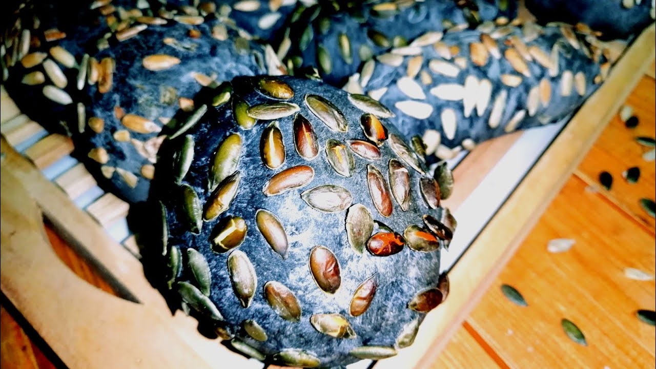 خبز البرجر الأسود بالفحم النشط مفيد و ممتاز للجهاز الهضمي black bread
