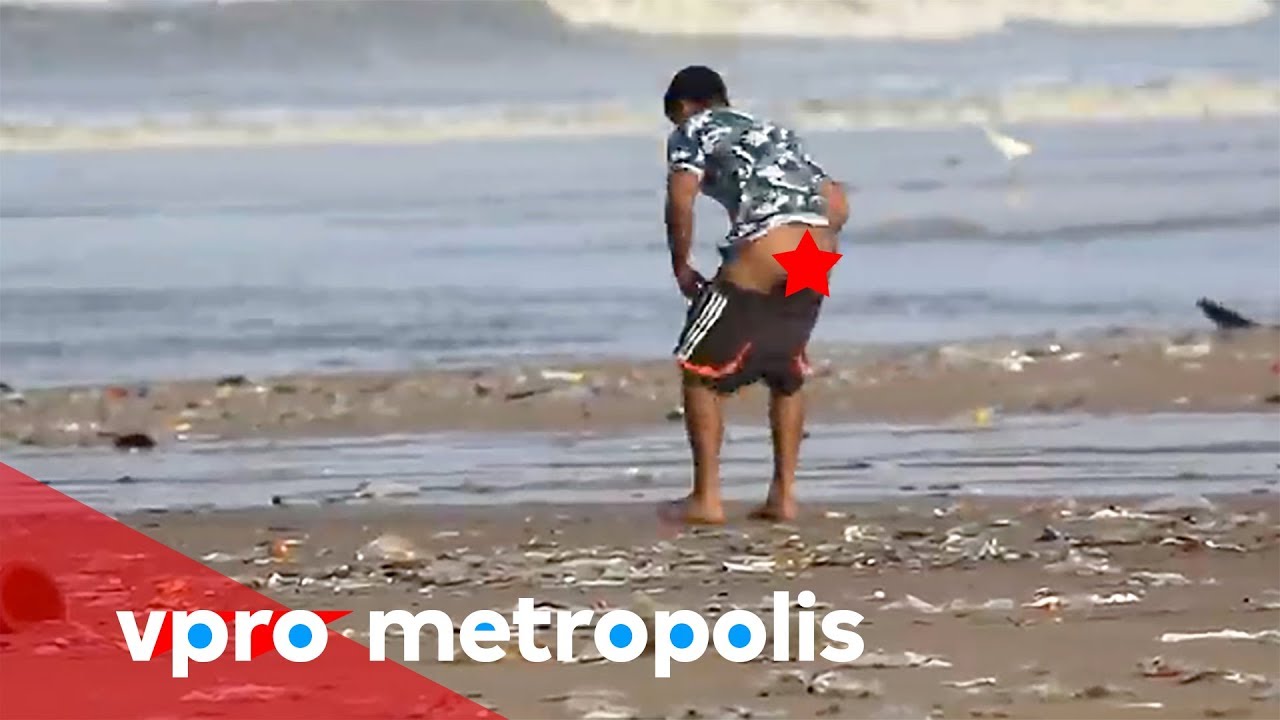 Pooping on the beach in India | VPRO Metropolis