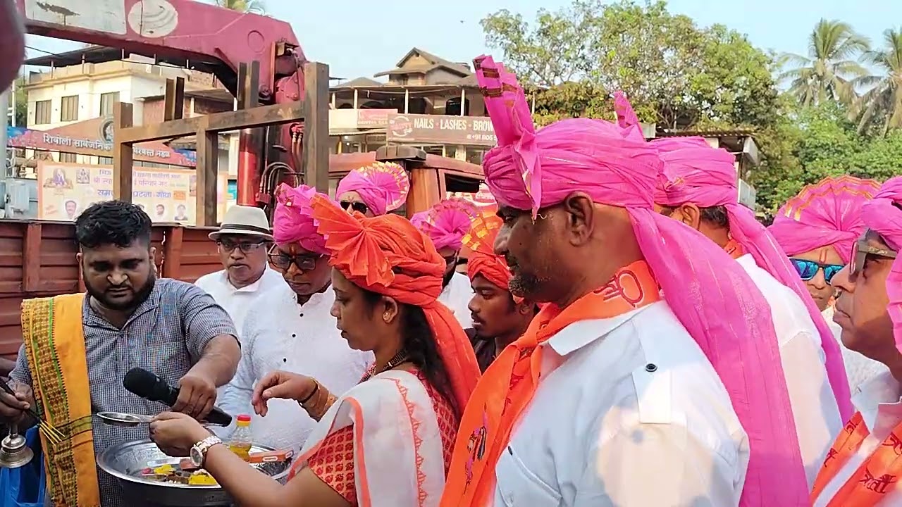 Puja of shivaji statue by swami samarth math president nilesh vernekar at siolim.