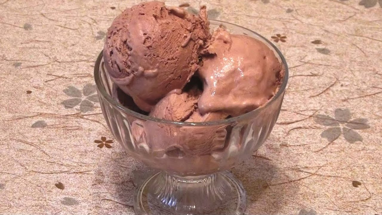 Самый простой и вкусный рецепт сливочного шоколадного мороженого / Chocolate ice cream (eng subs)