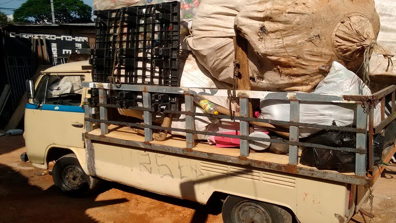 Comprei uma KOMBI mais VELHA que EU