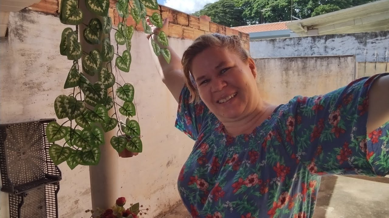 Passarinho estão amando área com flores 