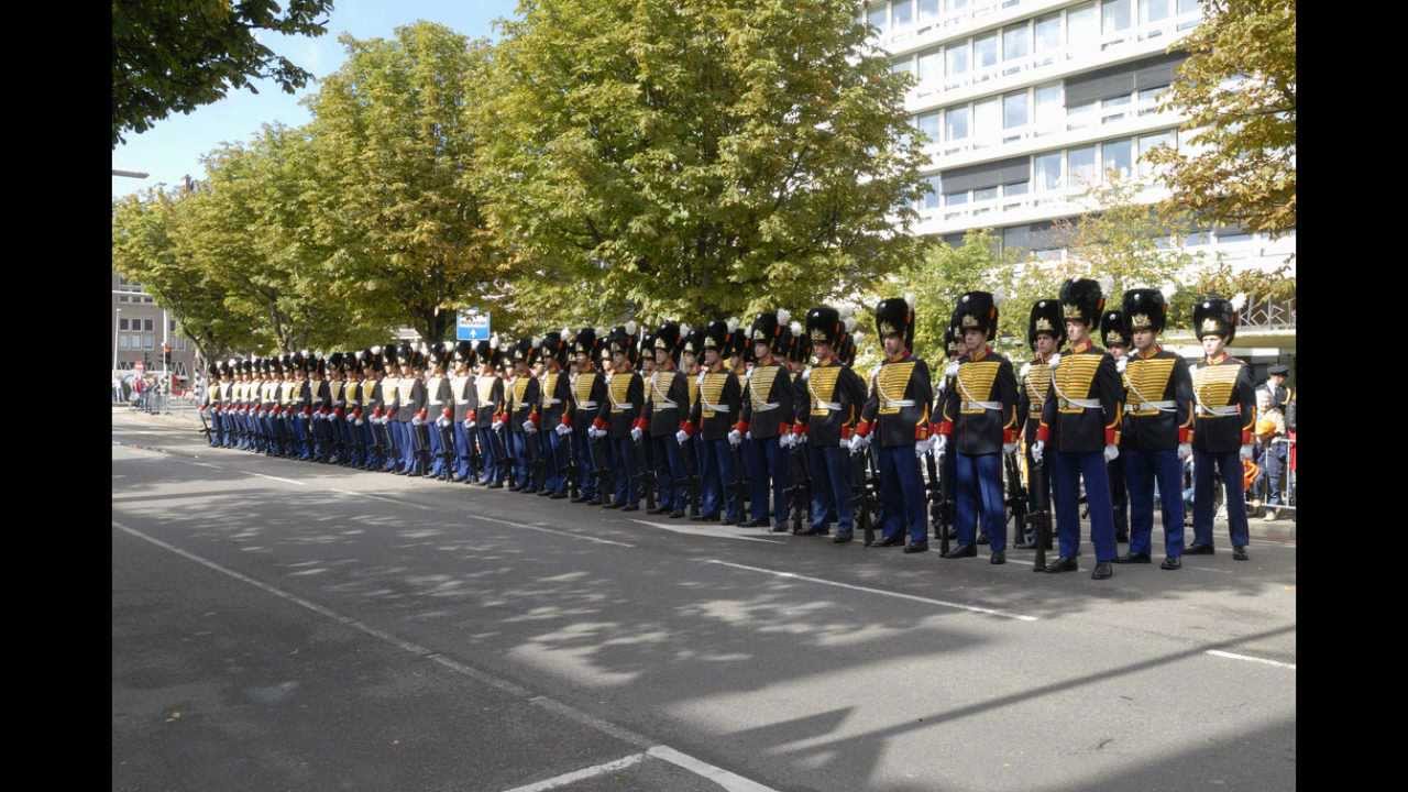 Dutch regimental march: Guards Regiment Grenadiers and Rifles