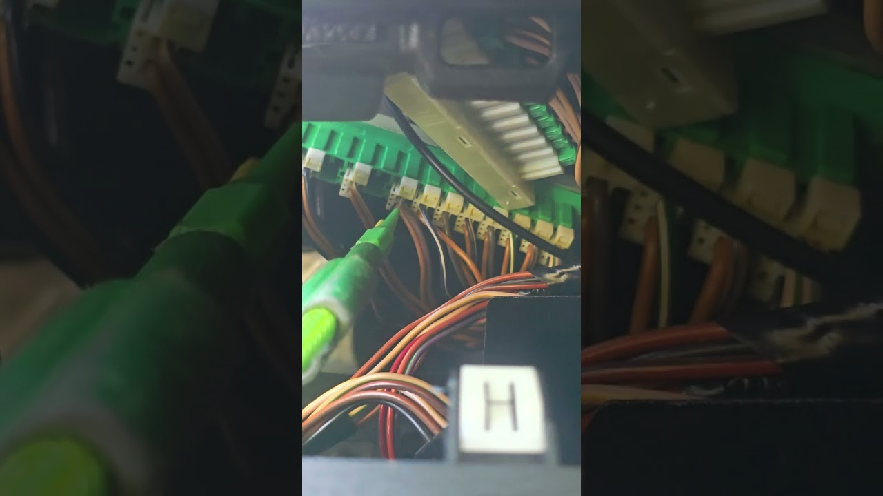 14 Jeep Grand Cherokee...  LOSS OF COMMUNICATION AND MULTIPLE SYMPTOMS. PART 1