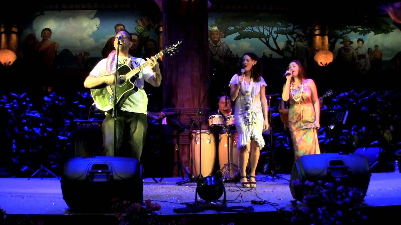 Rob Ruha with Maisey Rika and Ria Hall, Polynesian Cultural Center 2012