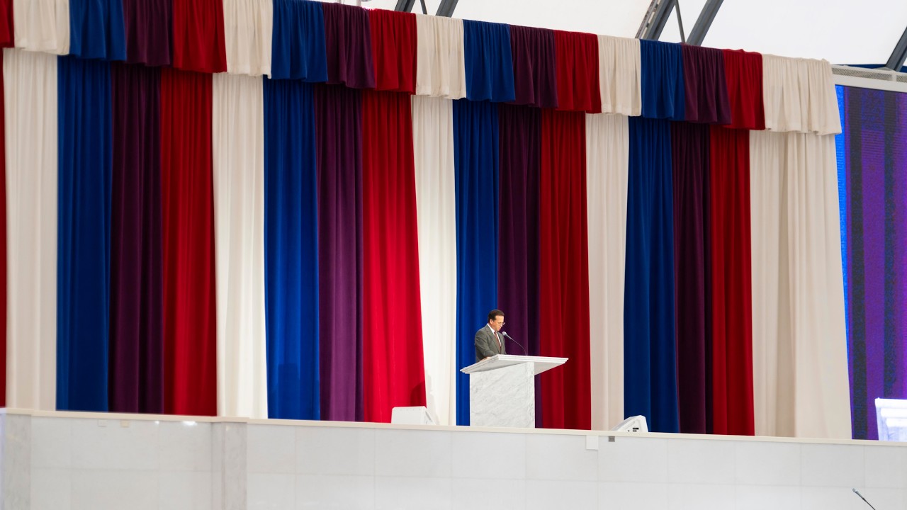El Ángel con el Evangelio Eterno para juzgar al mundo
