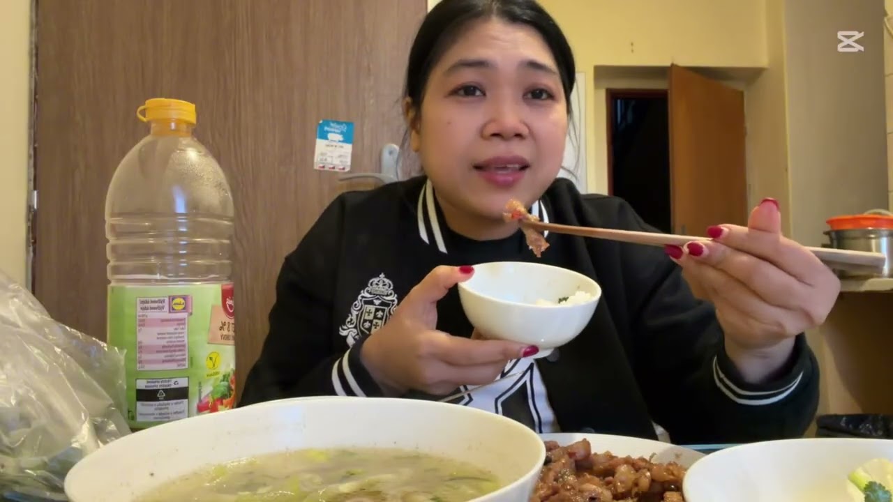 Thịt kho ruốc canh bầu 