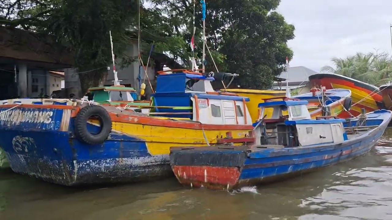 Kita telah melewatti perkampunggan nelayan melabuh aceh barat.