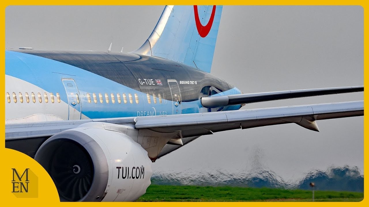 Passenger captures moment plane 'malfunctions'
