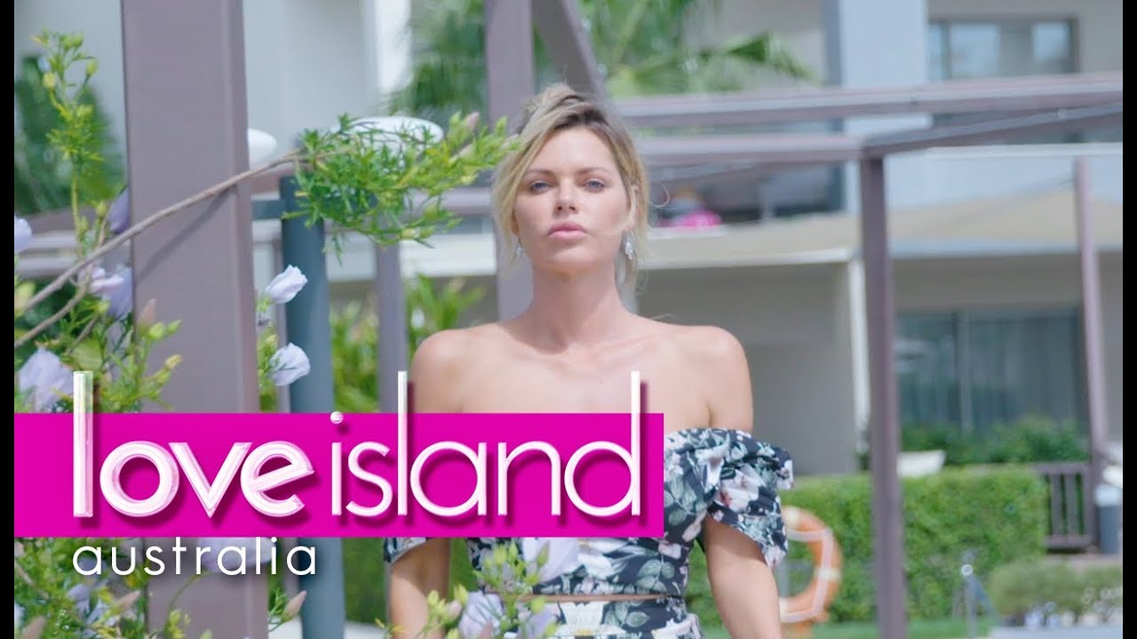 Sophie in Spain: Sophie shows us around her Villa | Love Island Australia 2018