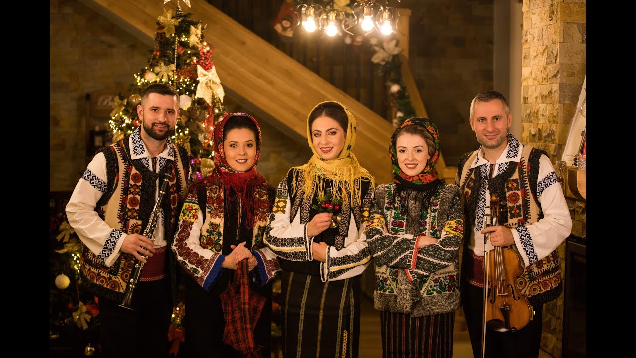 Fetele din Botoșani ❌ Frații Gherghelaș - Primește-ne, gazdă, în casă! (COLIND)