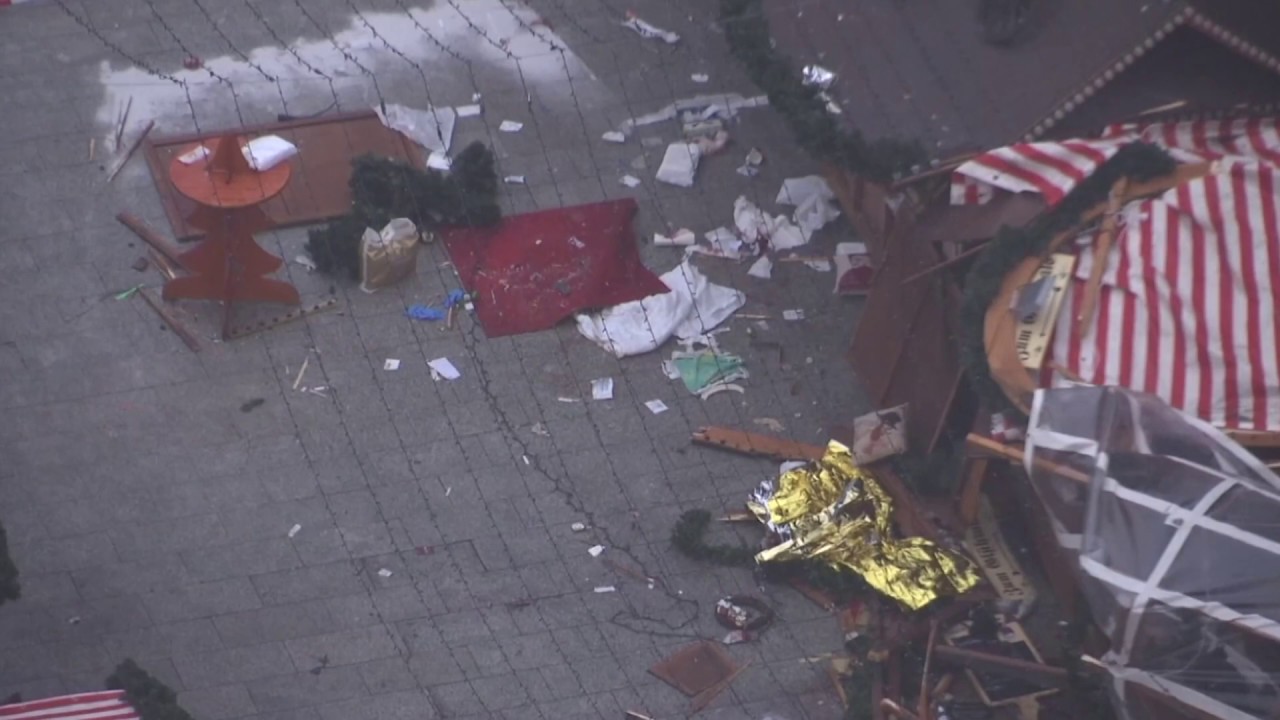 Lorry removed from Berlin Christmas market