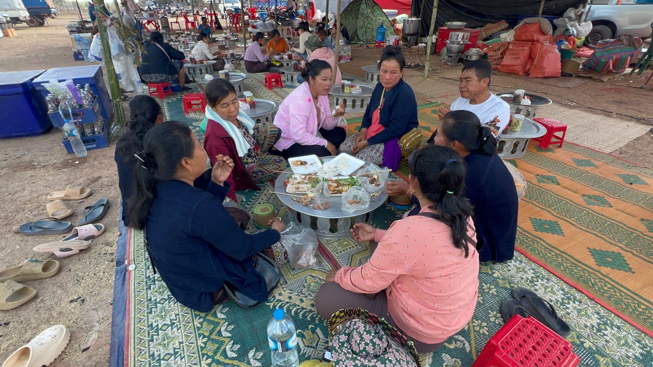 ล้อมวงกินข้าวเที่ยง