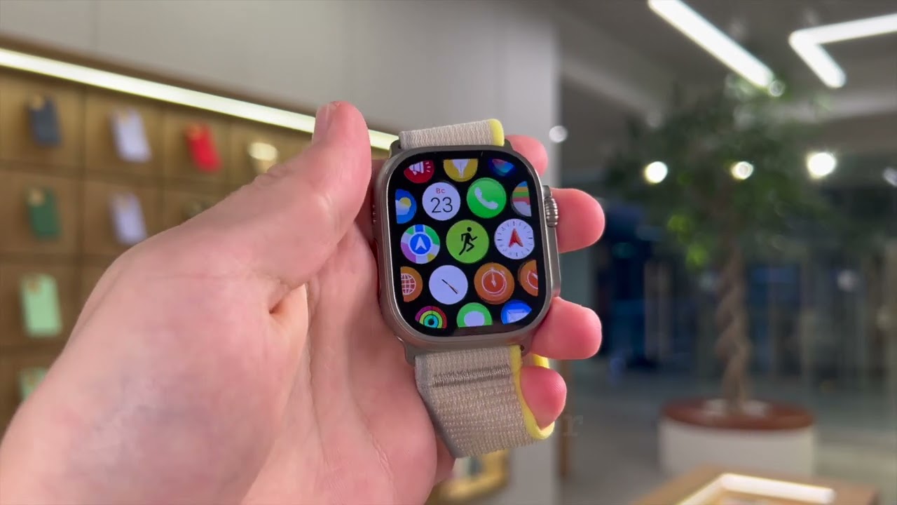 Apple Watch Ultra 49 мм Titanium Case with Yellow/Beige Trail Loop
