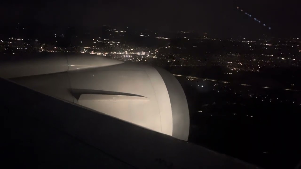 Turkish Airlines Boeing 787-9 Dreamliner landing at London Heathrow