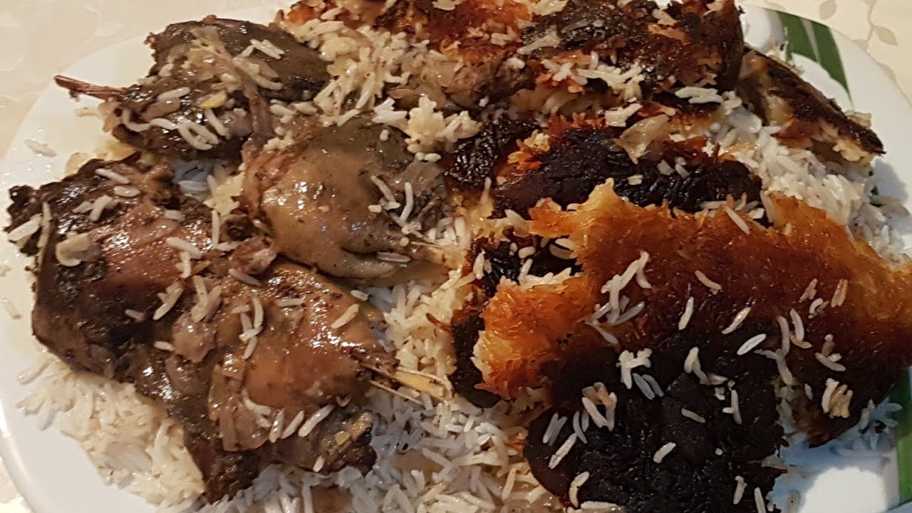 Lənkəran mətbəxinə aid Qaşqaldağlı Döşəmə plov (Plov altı). Coot Döşama pilaf of Lankaran cuisine.