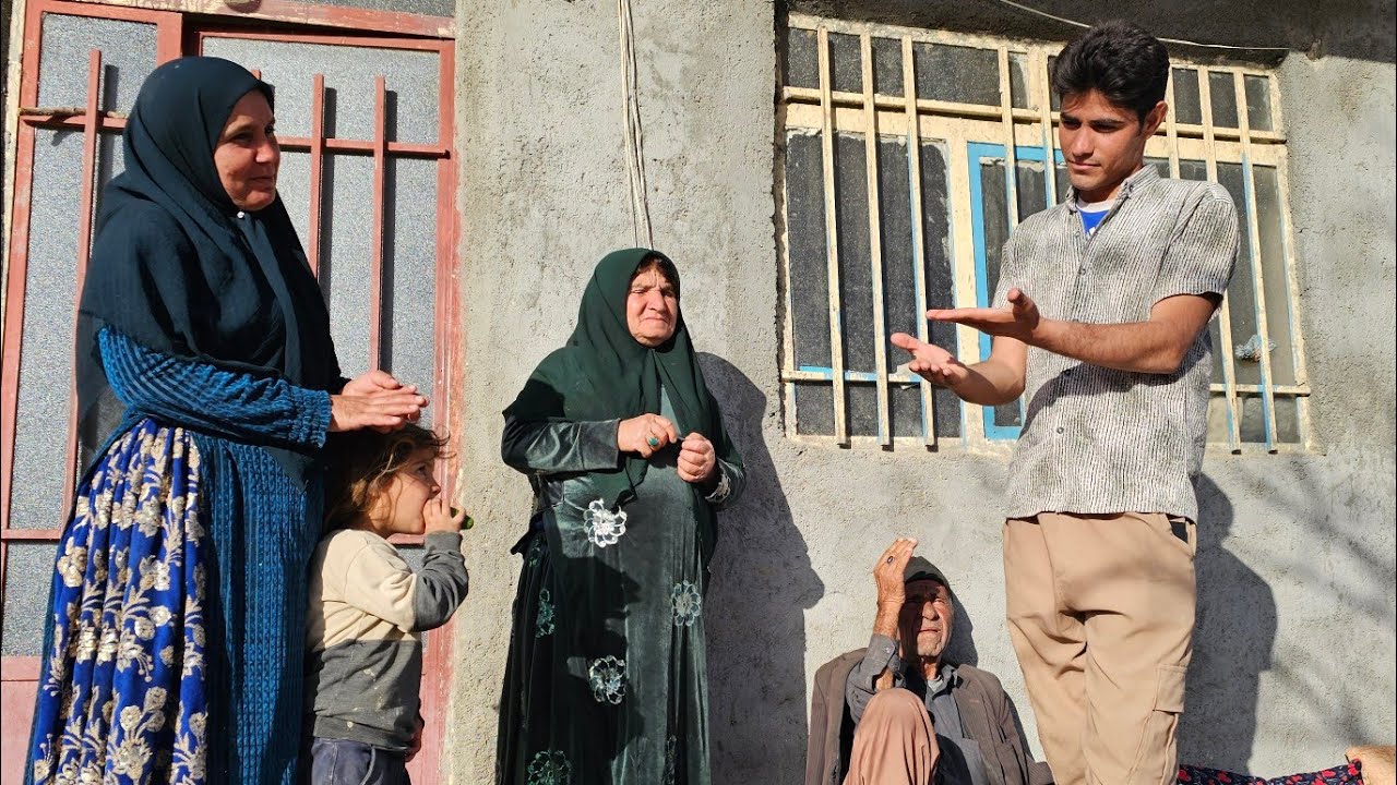 Reza's sneaky glance at Fatima and Reza's love for Fatima❤🥰
