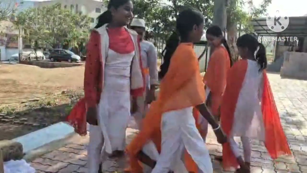 स्री जीवनावर आधारित पथनाट्य! सहभागी - इ.७वी च्या विद्यार्थीनी. जि.प.शाळा नारायणपूर.