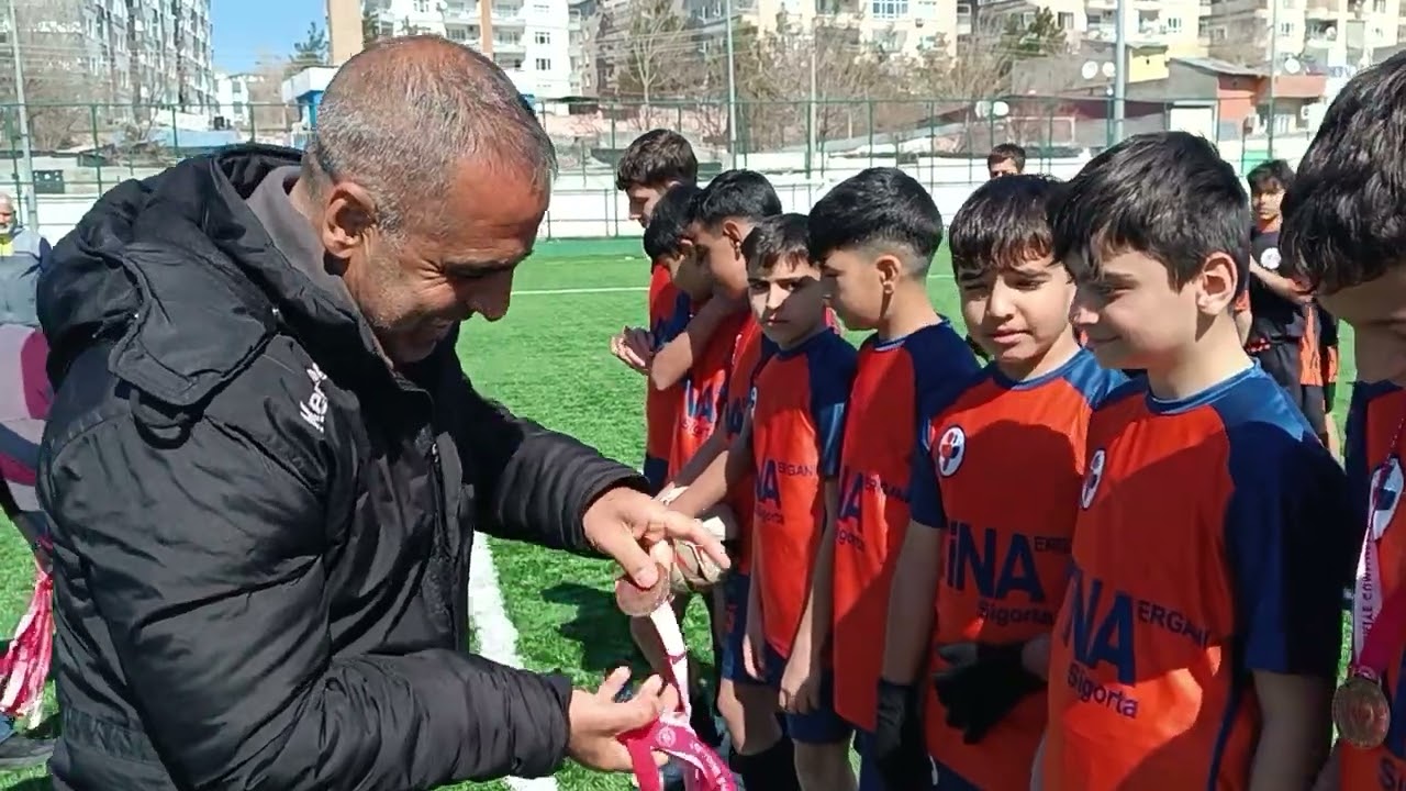 Diyarbakır Ergani Çay Önü Ortaokulu Diyarbakır ilinde düzenlenen turnuvada il 3 sü oldu