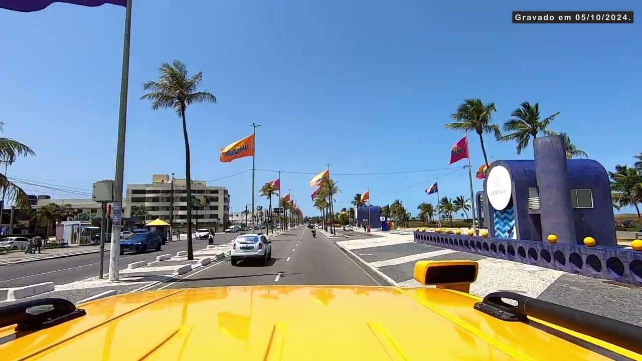 Bandeiras tremulando [Pré-Caju 2024] na Orla de Aracaju. Gravado em 05/10/2024.