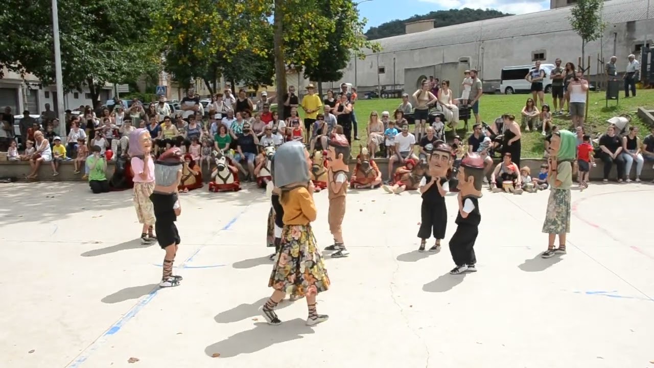 Ball dels Cabeçuts del Barri de Sant Cristòfor i Mas Bernat d’Olot