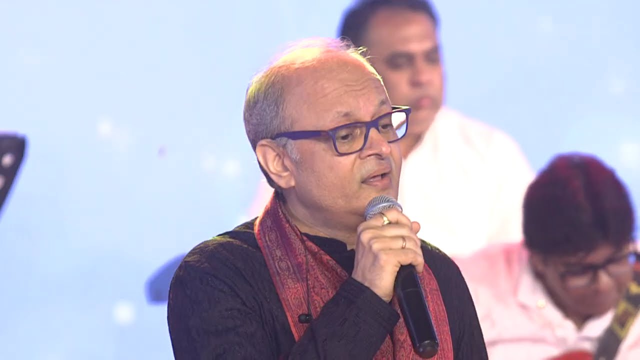 Vivek Kumar IAS sings Shey to elo na