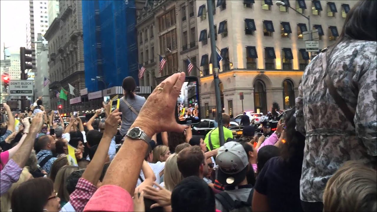 NYPD & UNITED STATES SECRET SERVICE ESCORTING POPE FRANCIS AS HE ARRIVES AT ST. PATRICK'S CATHEDRAL.