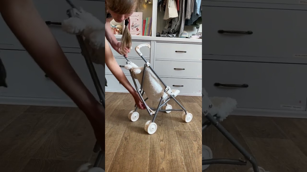 Comment plier les poussettes pour poup&eacute;e Minikane et Konges Slojd ?
