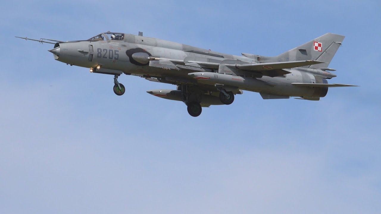 [4K] SOVIET FIGHTER JETS | 2 Polish Air Force SU22s Low Approaches & Landings at Malbork Air Base