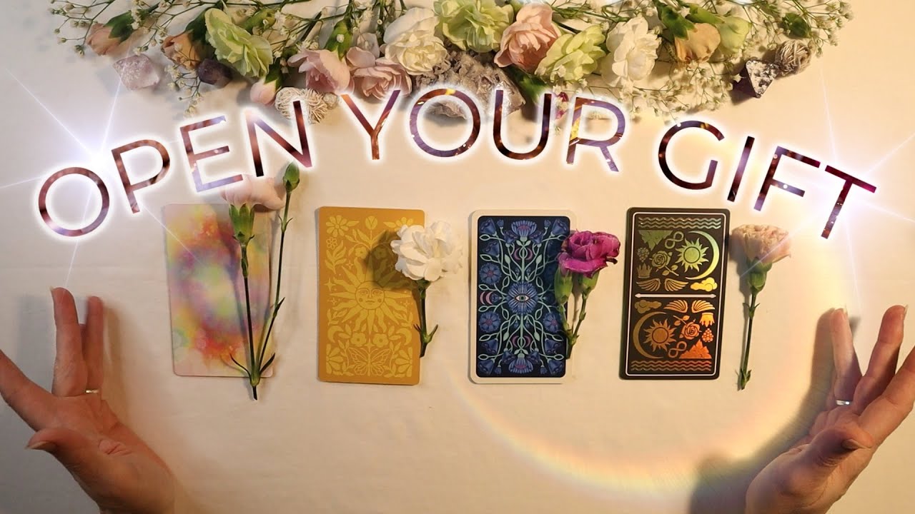 What Gift is SANTA Leaving Under Your Christmas Tree? ❄️🌷 Pick a Flower Tarot