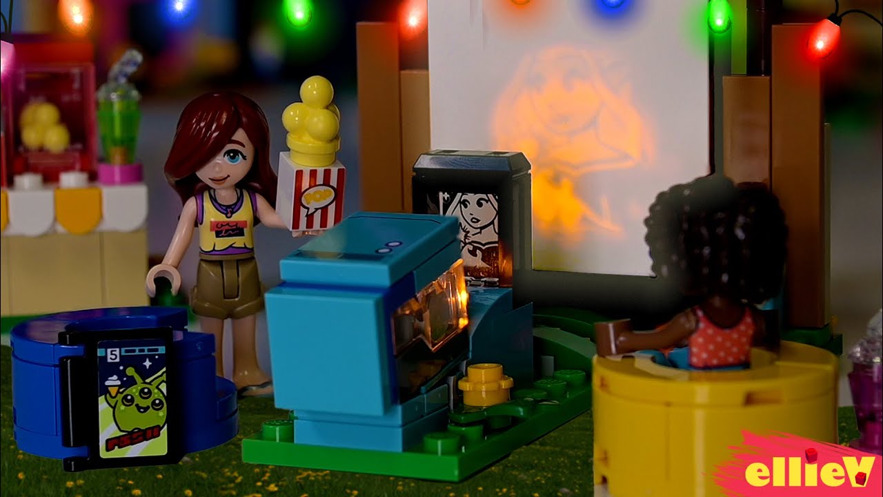 It's backyard movie night! Lego Friends build & review