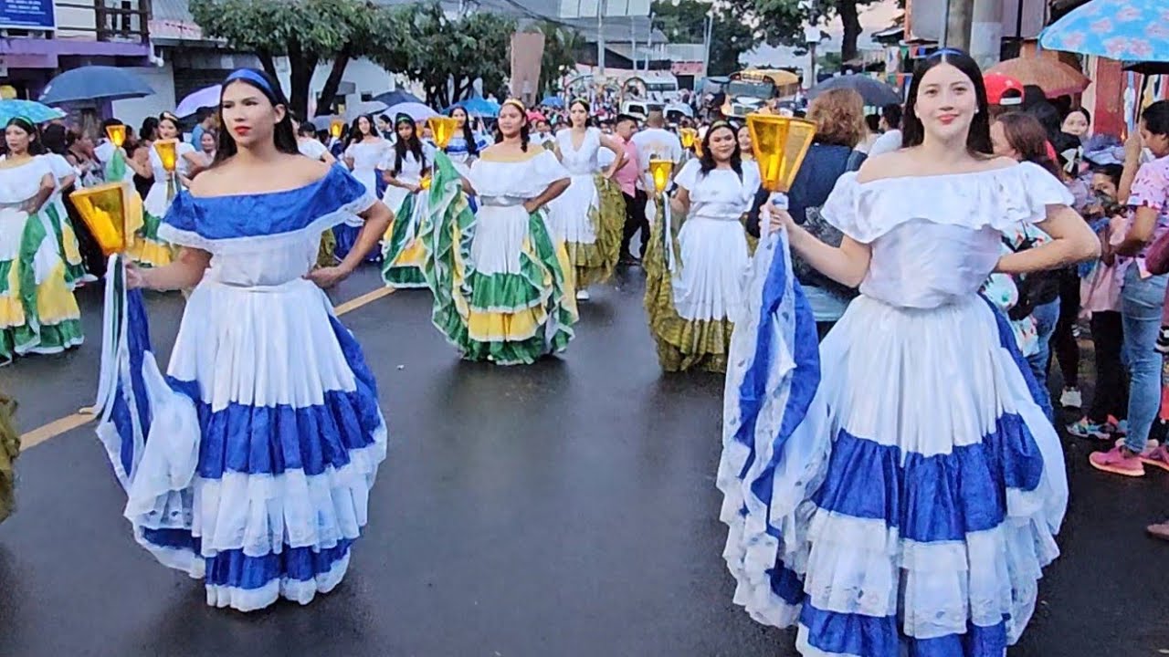 🏮 Hermoso Desfile Festival de Los Farolitos en Ahuachapán 2025 🎊🎊🎊