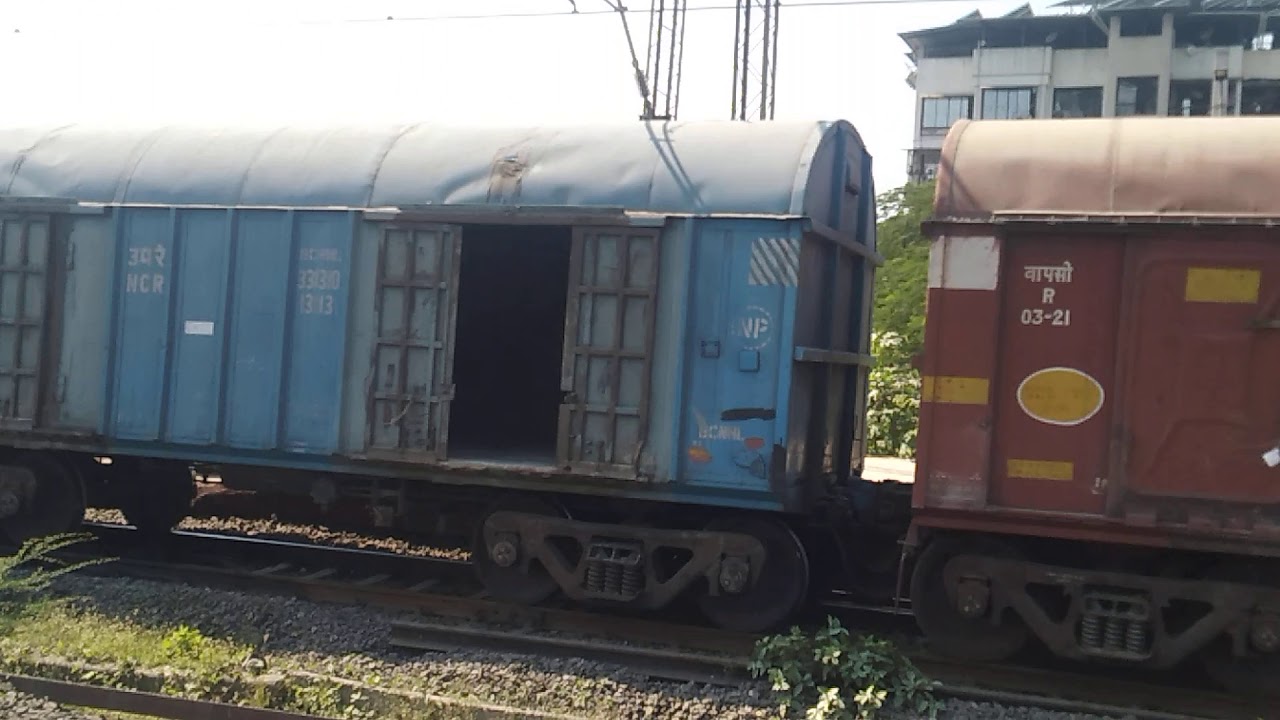 Arrival of Maal Gaadi (Goods Train) at Kopar Railway Station | Indian Railways Freight Train