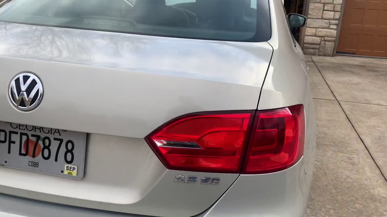 2011 Volkswagen Jetta Taillight Replacement